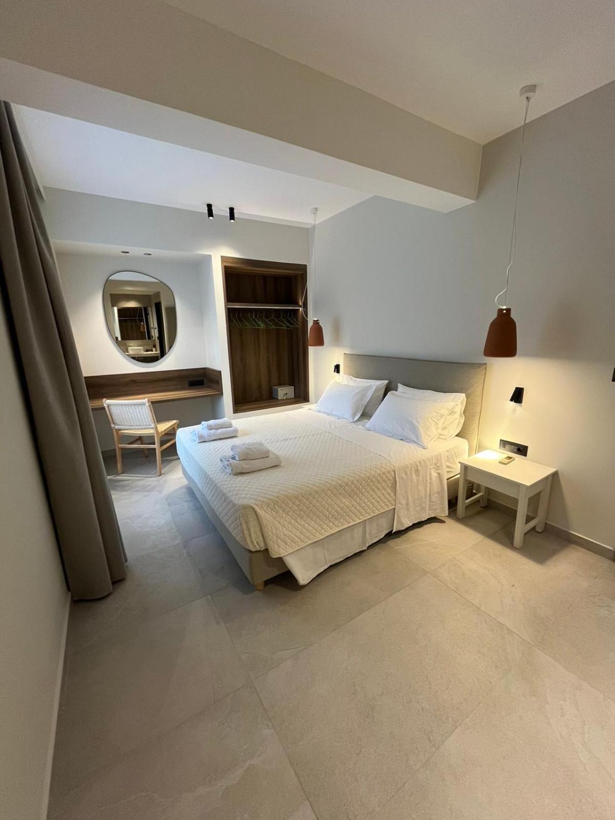 Mediterranean Sea Top Floor Palaiochora Exterior foto
